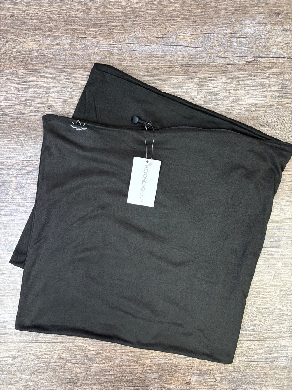 Beyond Yoga Pocket Infinity Scarf Black NWT Hidden Zip Pocket